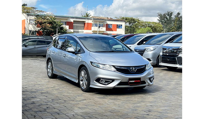 2017 Honda Jade Hybrid image-8