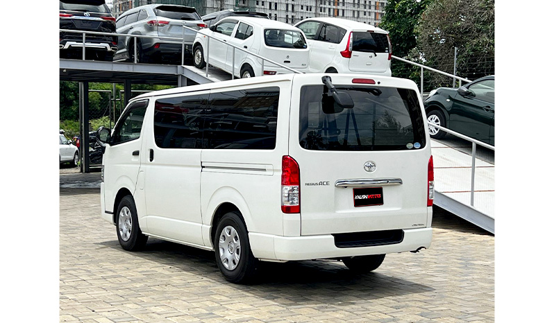 2016 Toyota Hiace GL Package DX image-9