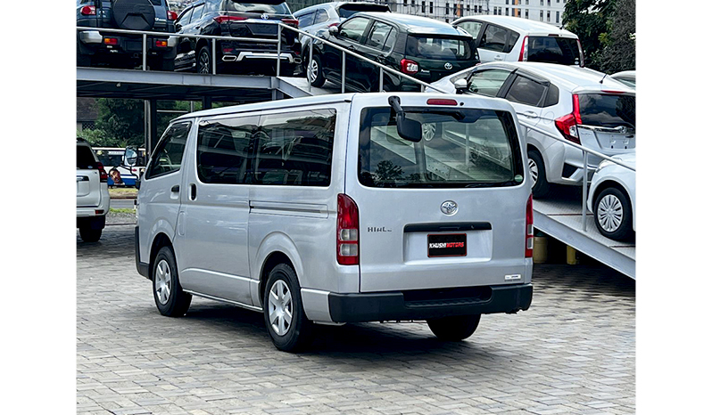 2016 Toyota Hiace DX image-5