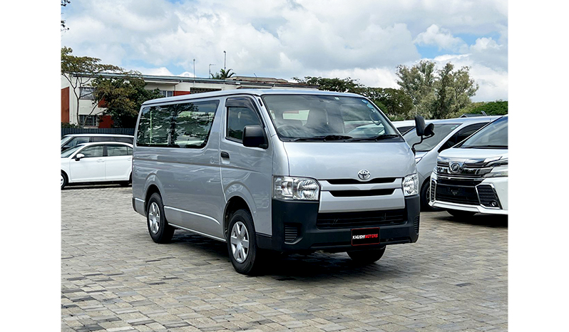 2016 Toyota Hiace DX image-9