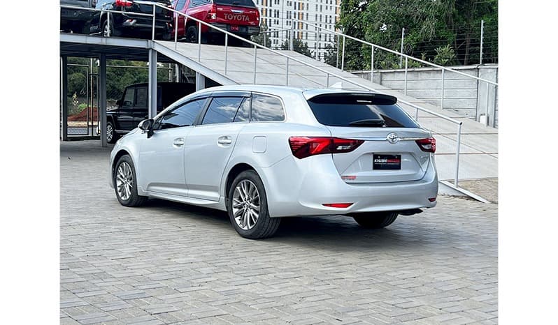 2017 Toyota Avensis Li image-9