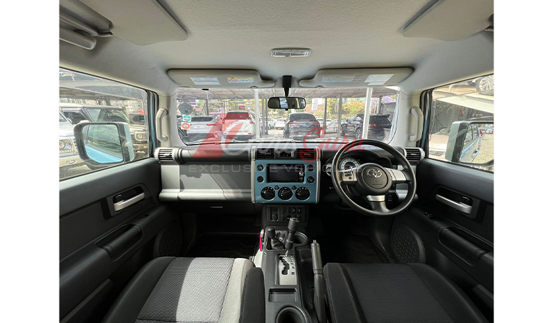2016 Toyota Fj Cruiser image-9