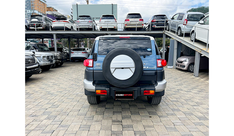 2016 Toyota Fj Cruiser image-12