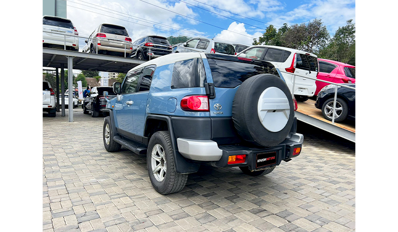 2016 Toyota Fj Cruiser image-14