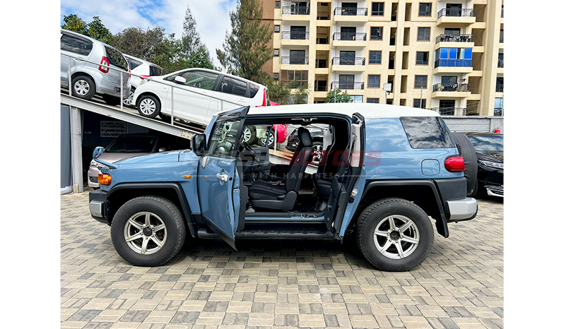 2016 Toyota Fj Cruiser image-19