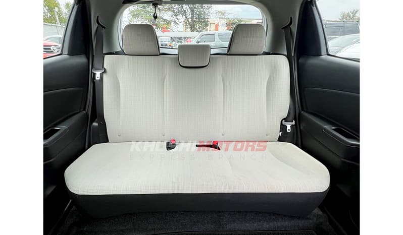 2017 Toyota Vitz F Smile image-2