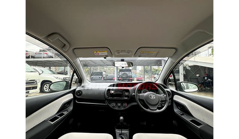 2017 Toyota Vitz F Smile image-4