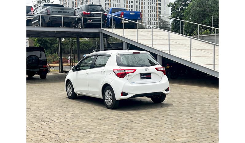 2017 Toyota Vitz F Smile image-6