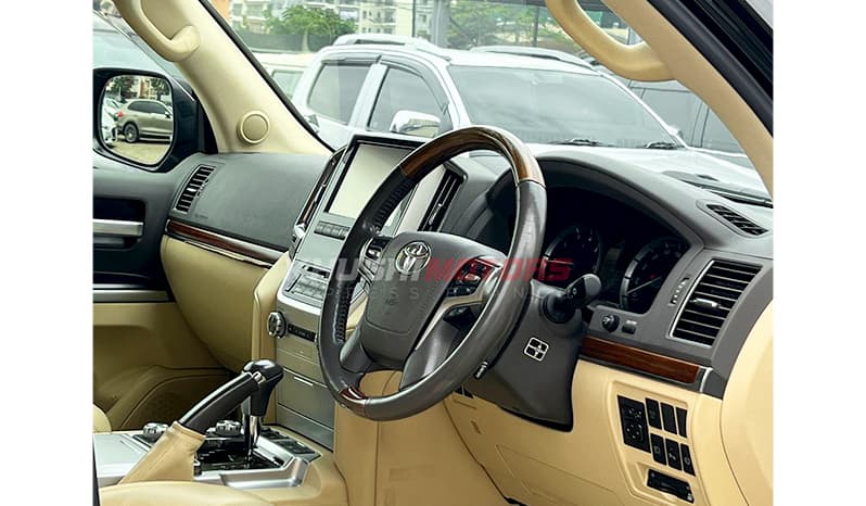 2017 Toyota Land Cruiser 200 ZX image-4