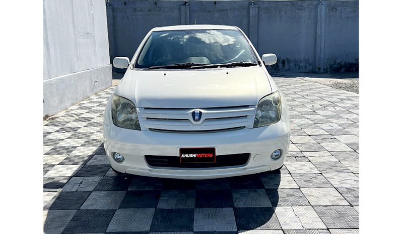 2005 Toyota IST image-1