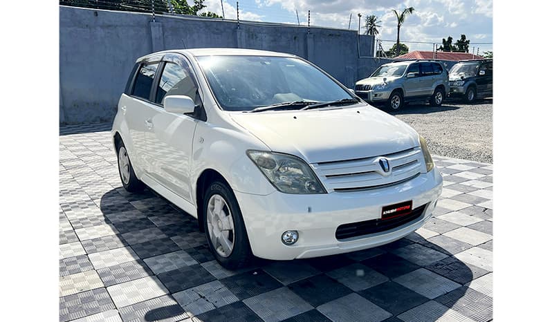 2005 Toyota IST image-2