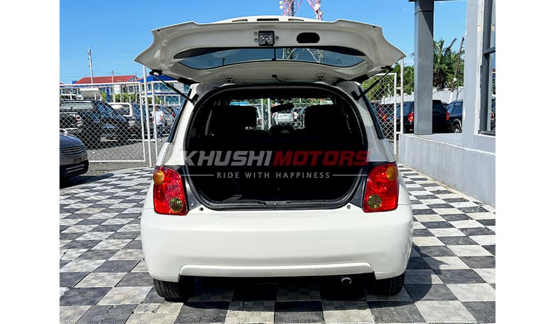 2005 Toyota IST image-5