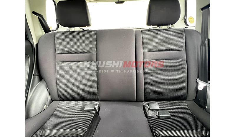2005 Toyota IST image-7