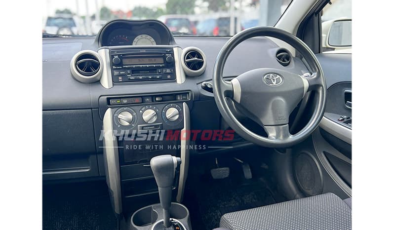 2005 Toyota IST image-8