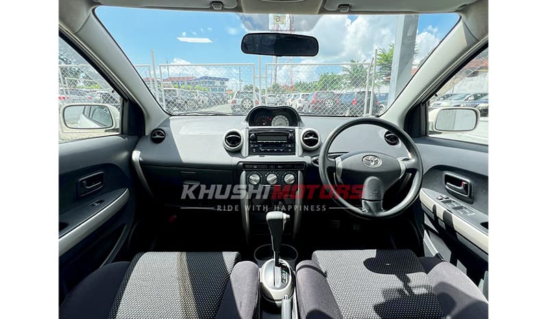 2005 Toyota IST image-10