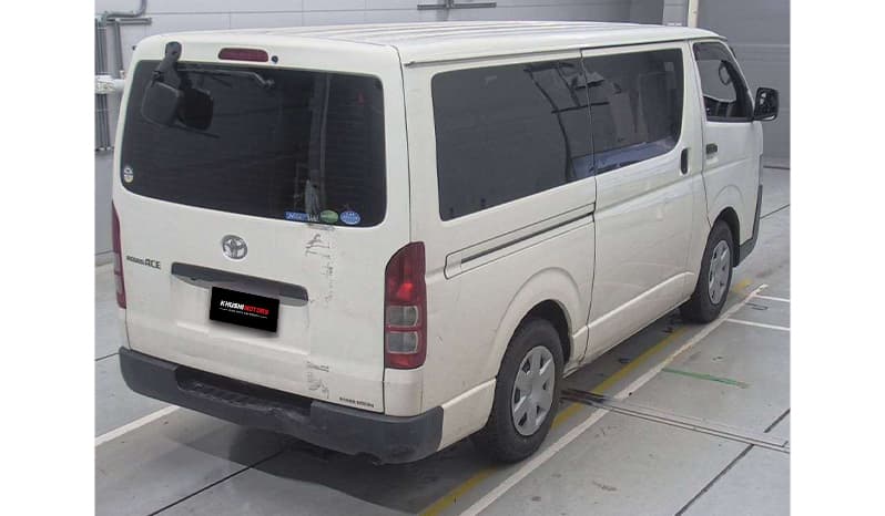2018 Toyota Regius Van image-11