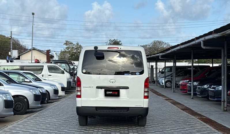 2018 Toyota Regius Van image-17