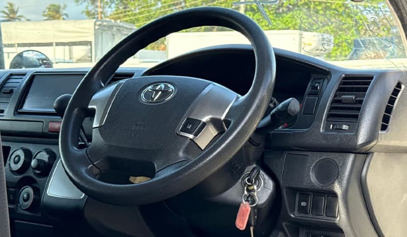 2018 Toyota Regius Van image-19