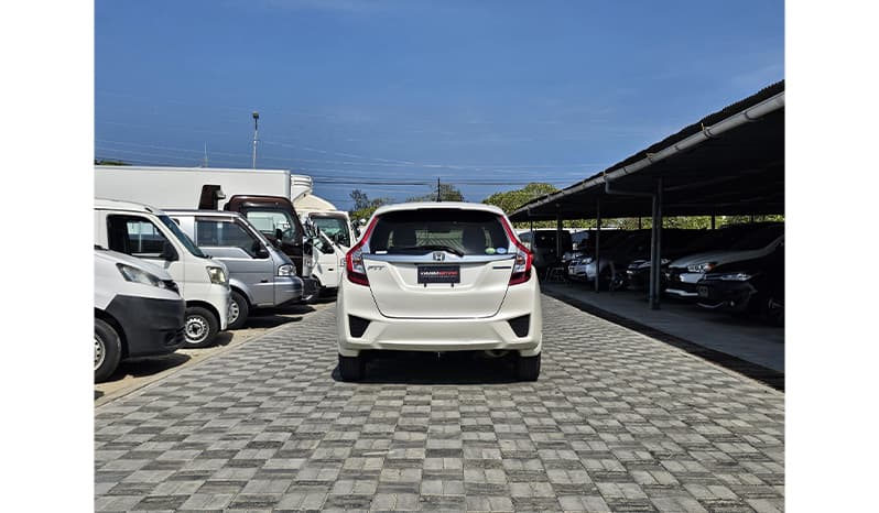 2017 Honda Fit Hybrid image-5