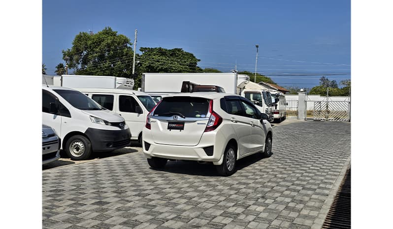 2017 Honda Fit Hybrid image-6
