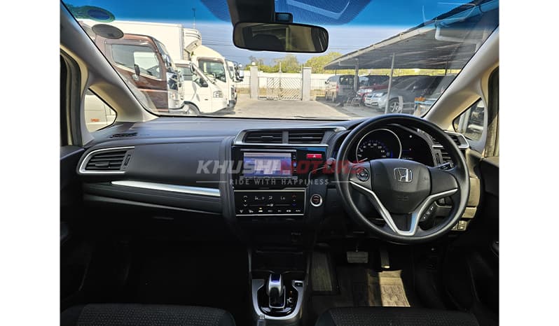 2017 Honda Fit Hybrid image-8