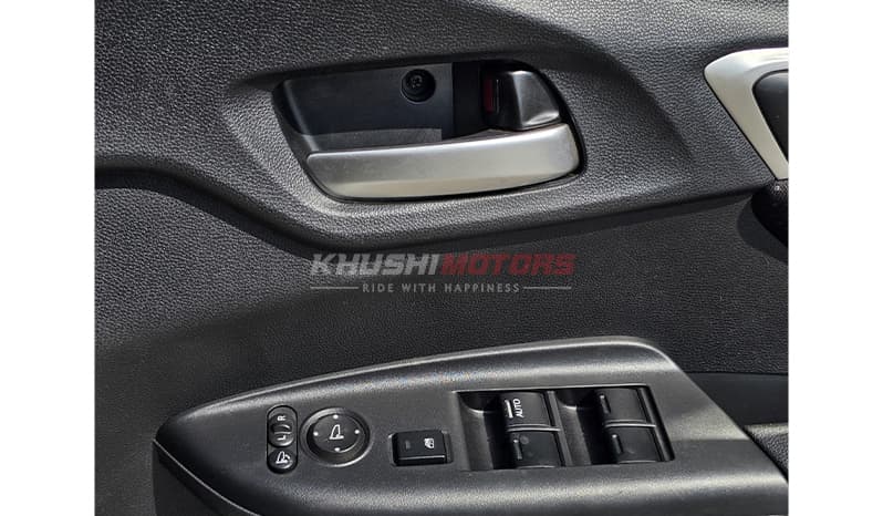 2017 Honda Fit Hybrid image-12