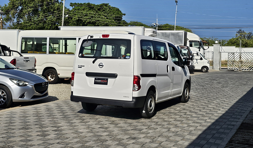 2017 Nissan NV200 Vanette image-5