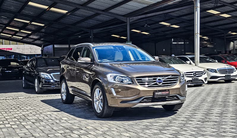 2017 Volvo XC60 image-1