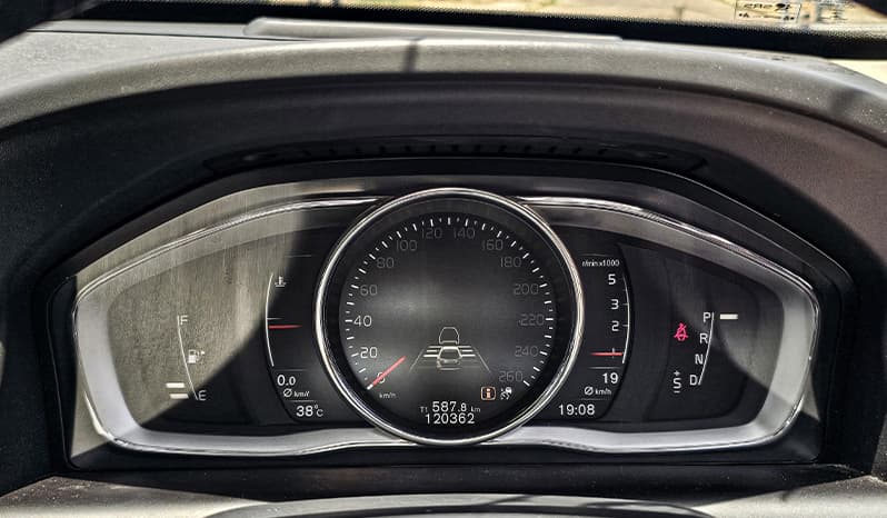 2017 Volvo XC60 image-10