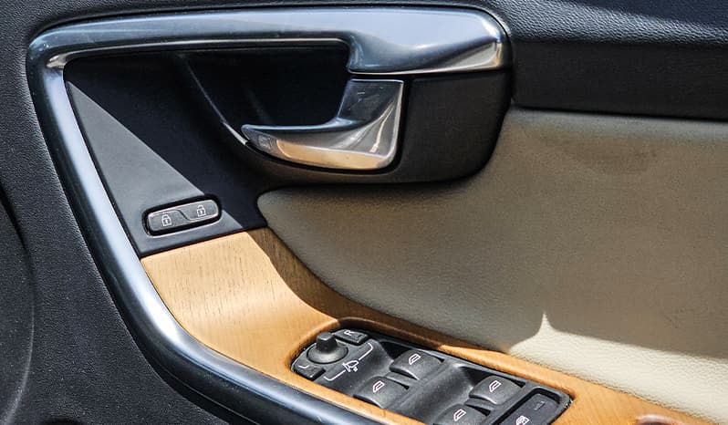 2017 Volvo XC60 image-15
