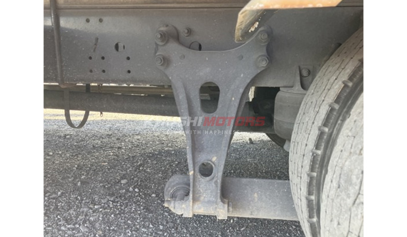 2019 Isuzu Forward 8 Ton image-2