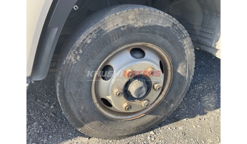 2019 Isuzu Forward 8 Ton image-3