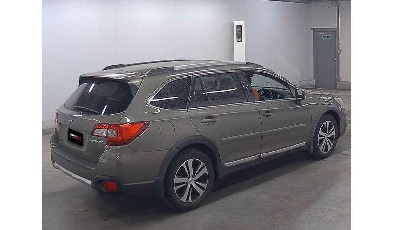 2018 Subaru Outback Limited image-5