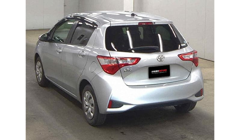 2018 Toyota Vitz image-2