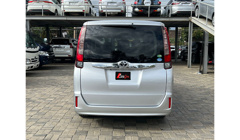 2016 Toyota Noah image-4