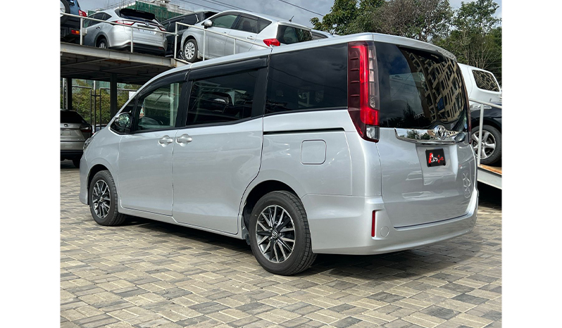 2016 Toyota Noah image-5