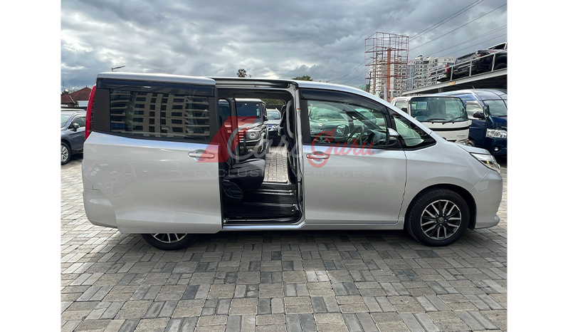 2016 Toyota Noah image-10
