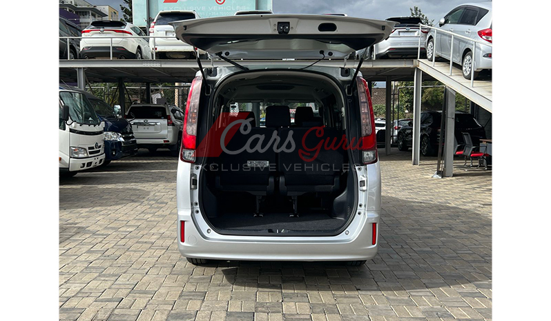 2016 Toyota Noah image-11