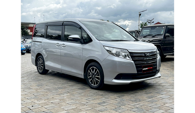2016 Toyota Noah image-13