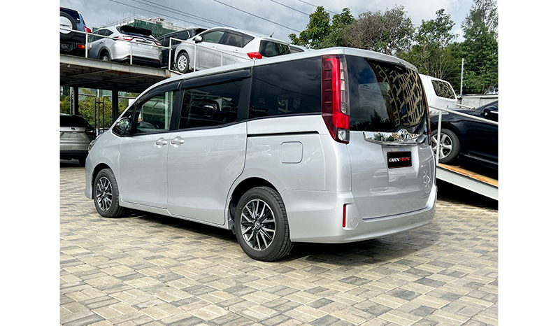 2016 Toyota Noah image-14