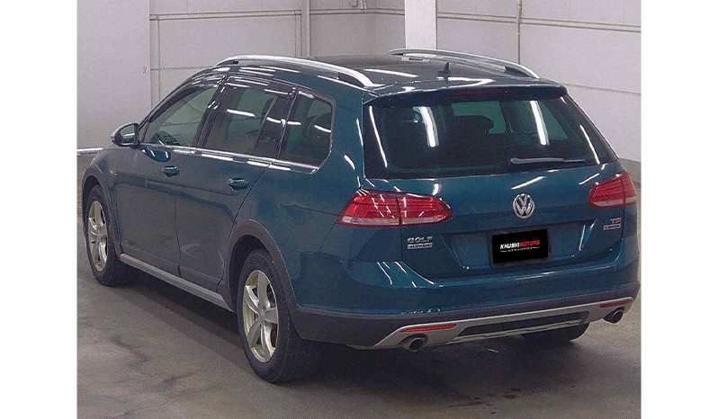 2018 Volkswagen Golf Alltrack image-2