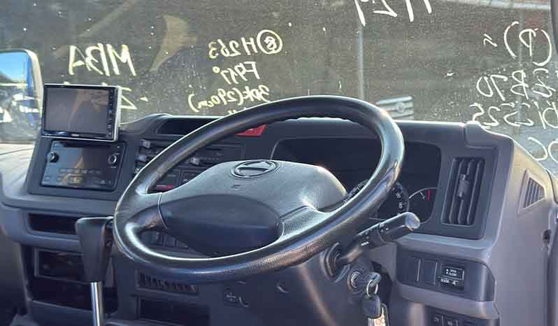 2018 Hino Lise image-11