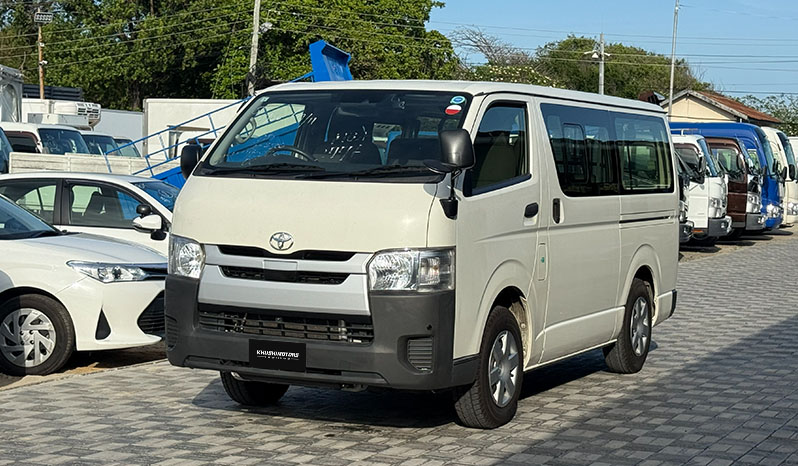 2018 Toyota Hiace image-12