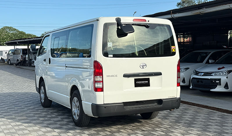 2018 Toyota Hiace image-13