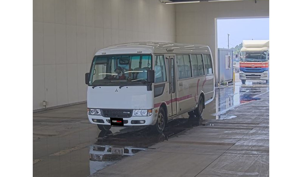 2018 Mitsubishi Rosa image-1