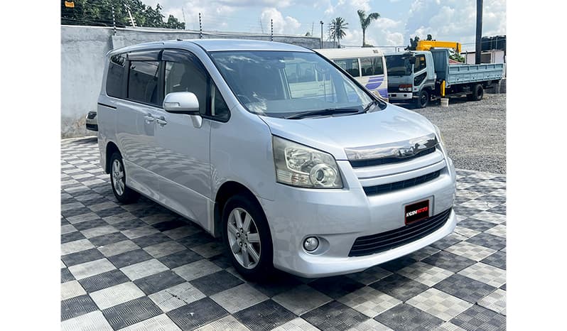 2008 Toyota Noah image-2