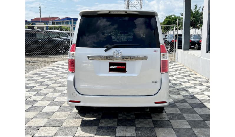 2008 Toyota Noah image-4