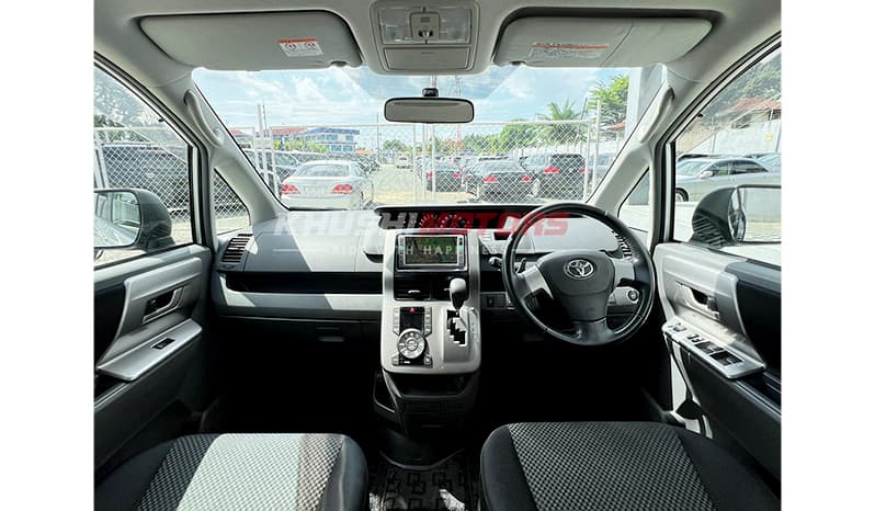 2008 Toyota Noah image-10
