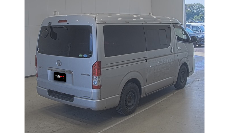 2019 Toyota Hiace image-2