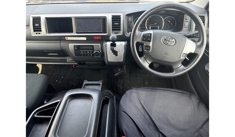 2019 Toyota Hiace image-3